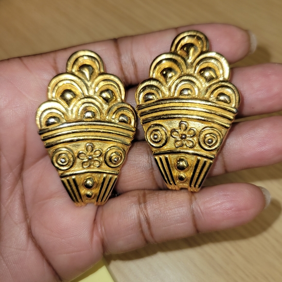 CHRISTIAN DIOR GOLD PLATED CLIPON EARRINGS - Picture 2 of 4